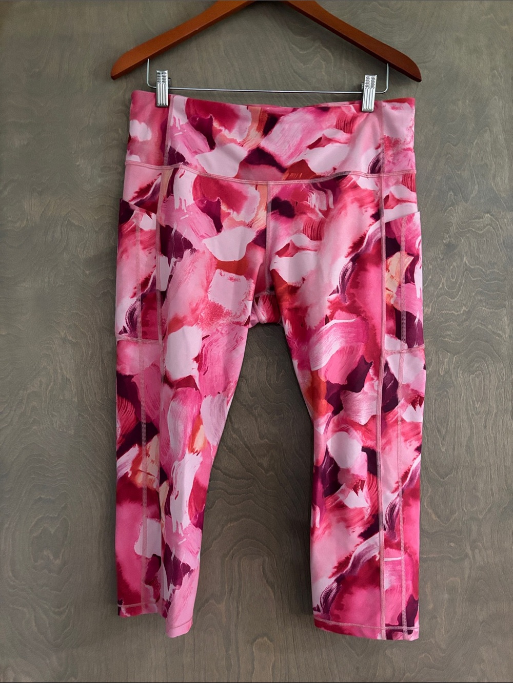Athleta Ultimate Stash II Capri in painted pink size XL
